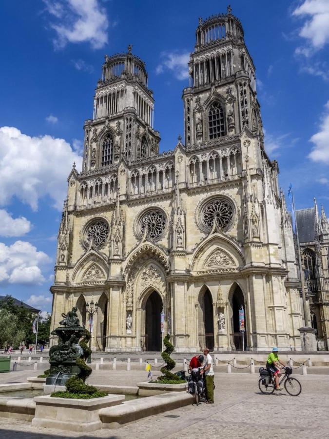 Porte Bourgogne Orleans Exterior photo