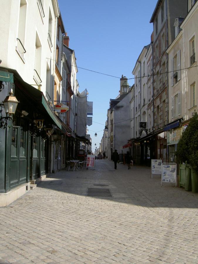 Porte Bourgogne Orleans Exterior photo